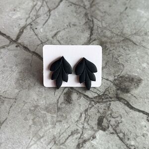 Elegant Black Leaf Earrings